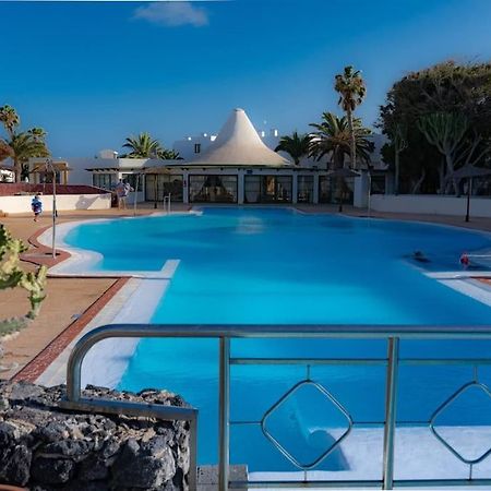 Pequeno Bungalow Firt Line Of The Sea Costa Teguise Exterior photo