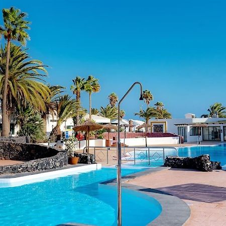 Pequeno Bungalow Firt Line Of The Sea Costa Teguise Exterior photo