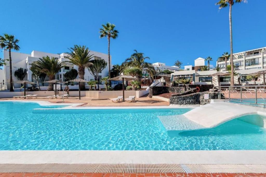 Pequeno Bungalow Firt Line Of The Sea Costa Teguise Exterior photo