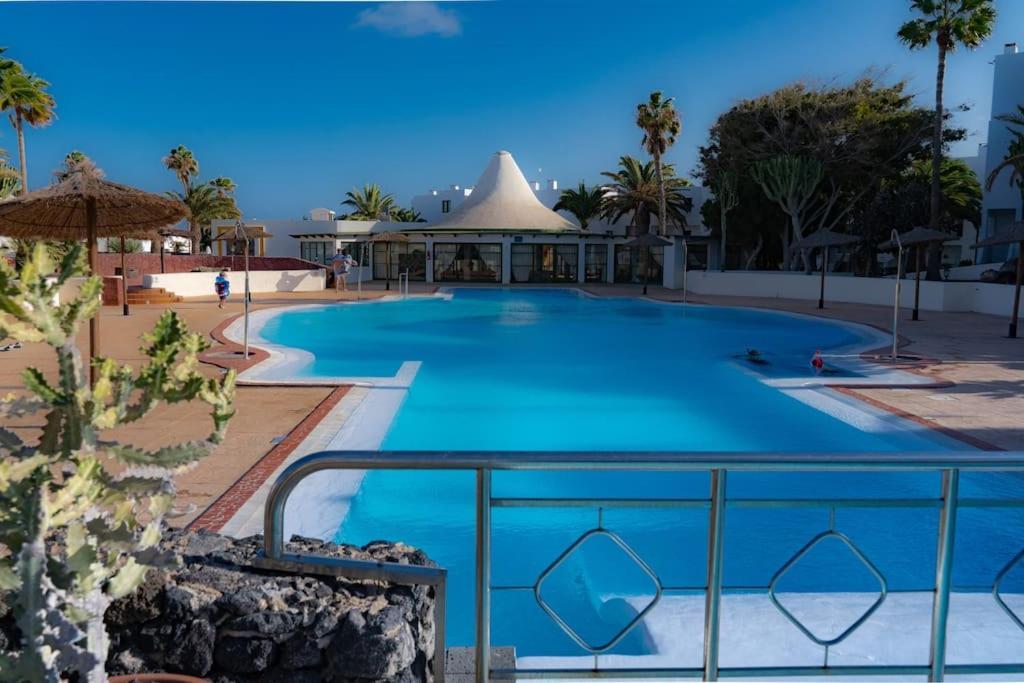Pequeno Bungalow Firt Line Of The Sea Costa Teguise Exterior photo