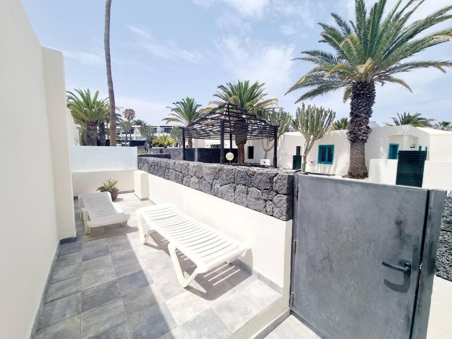 Pequeno Bungalow Firt Line Of The Sea Costa Teguise Exterior photo